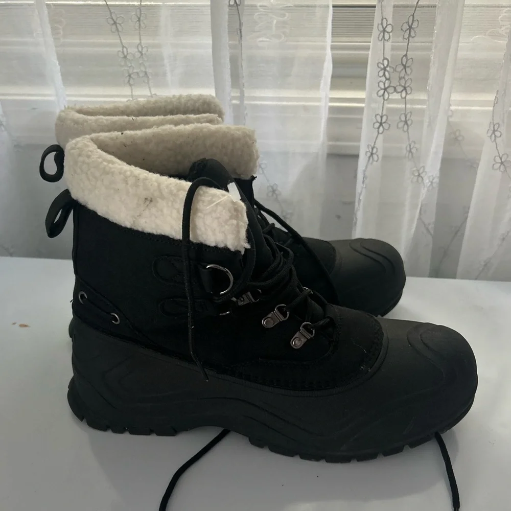 Nautica Black Winter Lace-Up Boots with Cream Faux-Shearling Collar